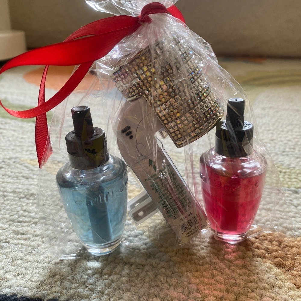 Shine & Sparkle Wallflowers Scent Control Fragrance Plug + 2 Fragrance Refills - Picture 15 of 16